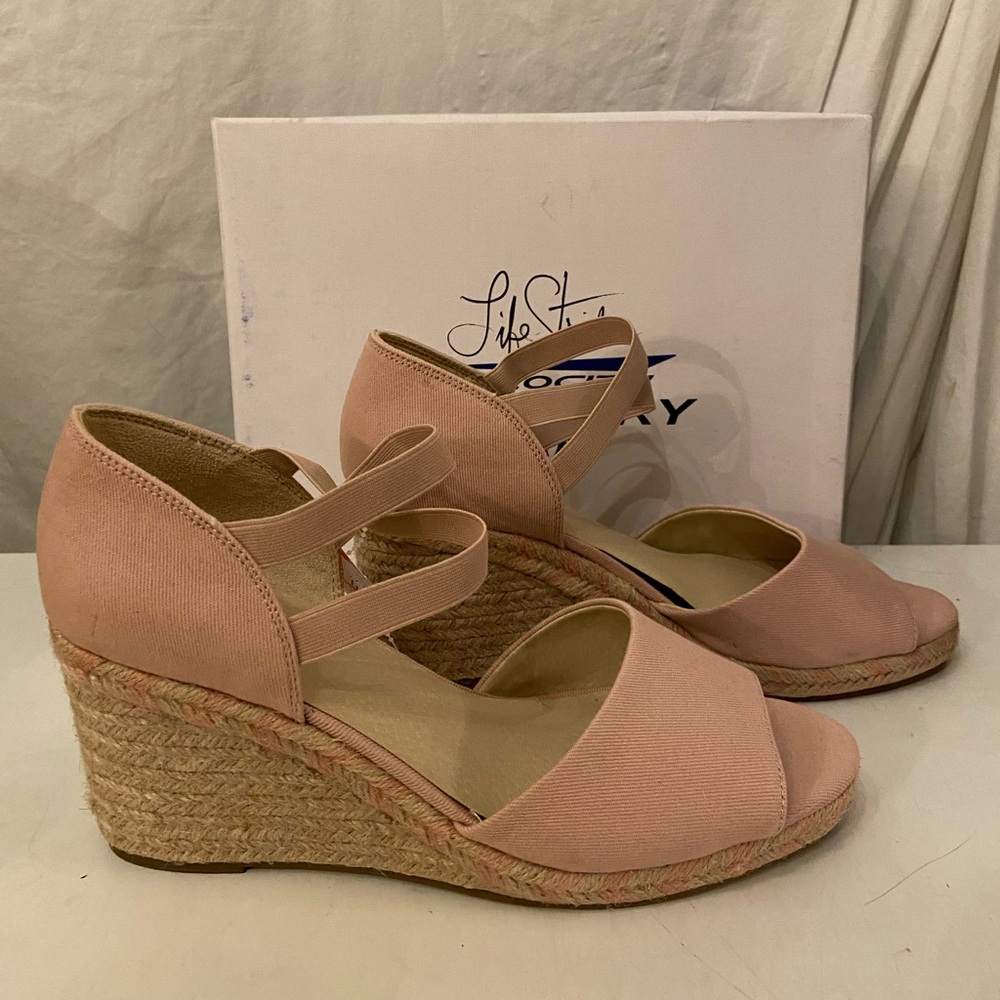 Life Stride blush color canvas wedge shoes with memory foam size 11 NWT